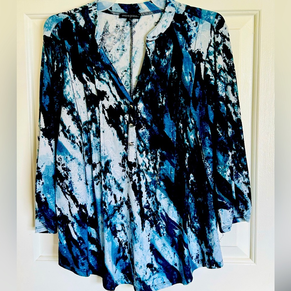 Ava and Grace Blue/Black/White Long Sleeve V-Neck. Cotton. Stretch. Classic. New